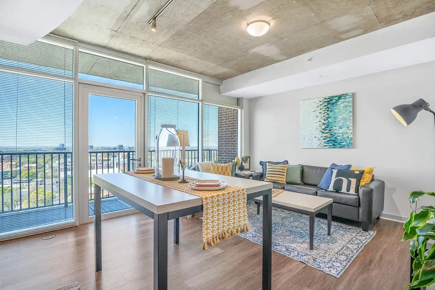 Square on Fifth, Atlanta – Amenities