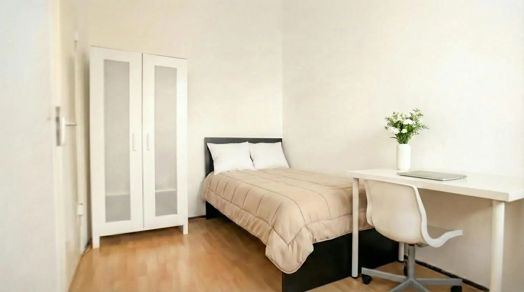 RM Bismarckstraße 106, Berlin – Room In 3 Bed 1 Bath (#40.1.106.)