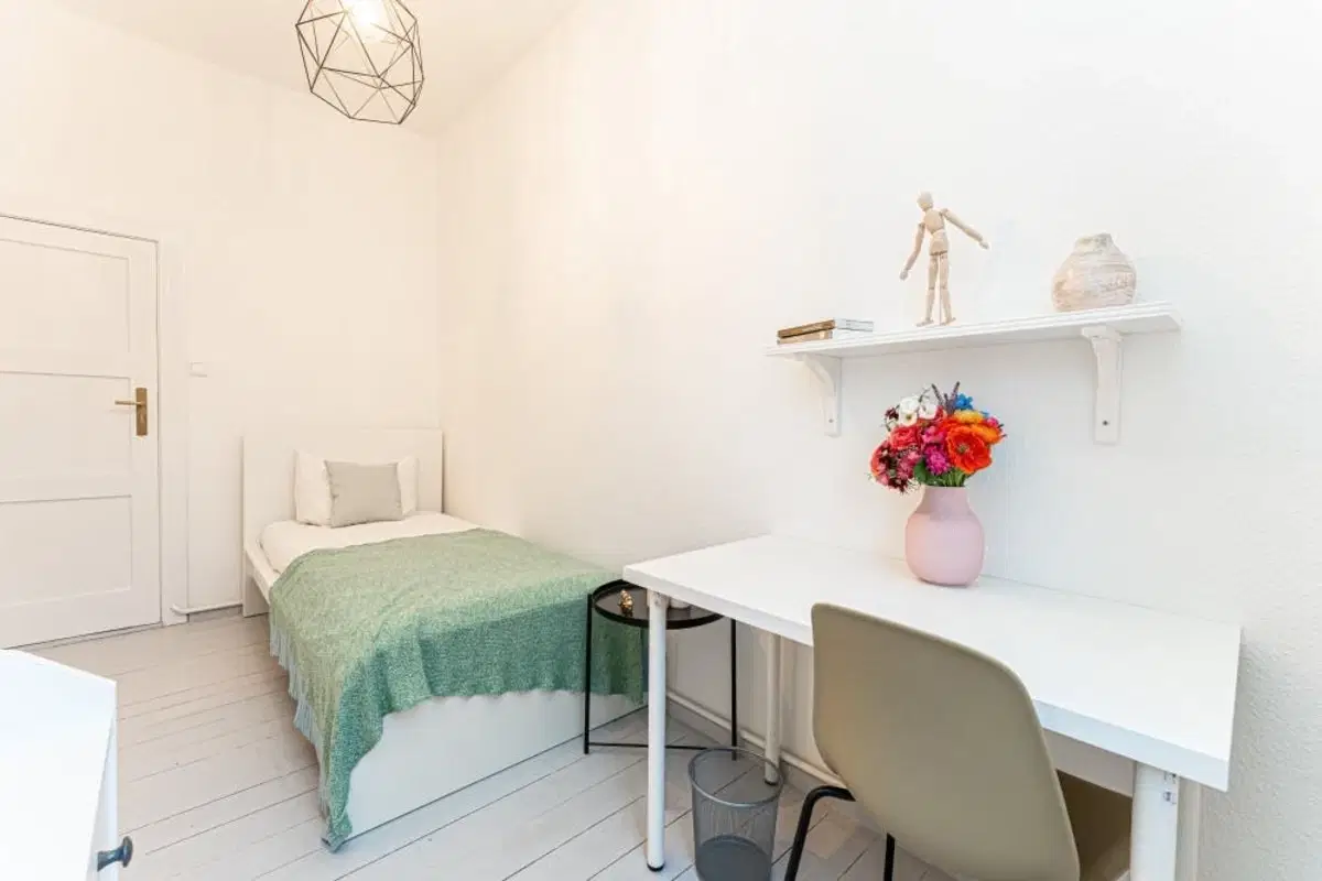 RM Lauterberger Straße 42, Berlin – Room In 3 Bed 1 Bath (#L42.22.1.)
