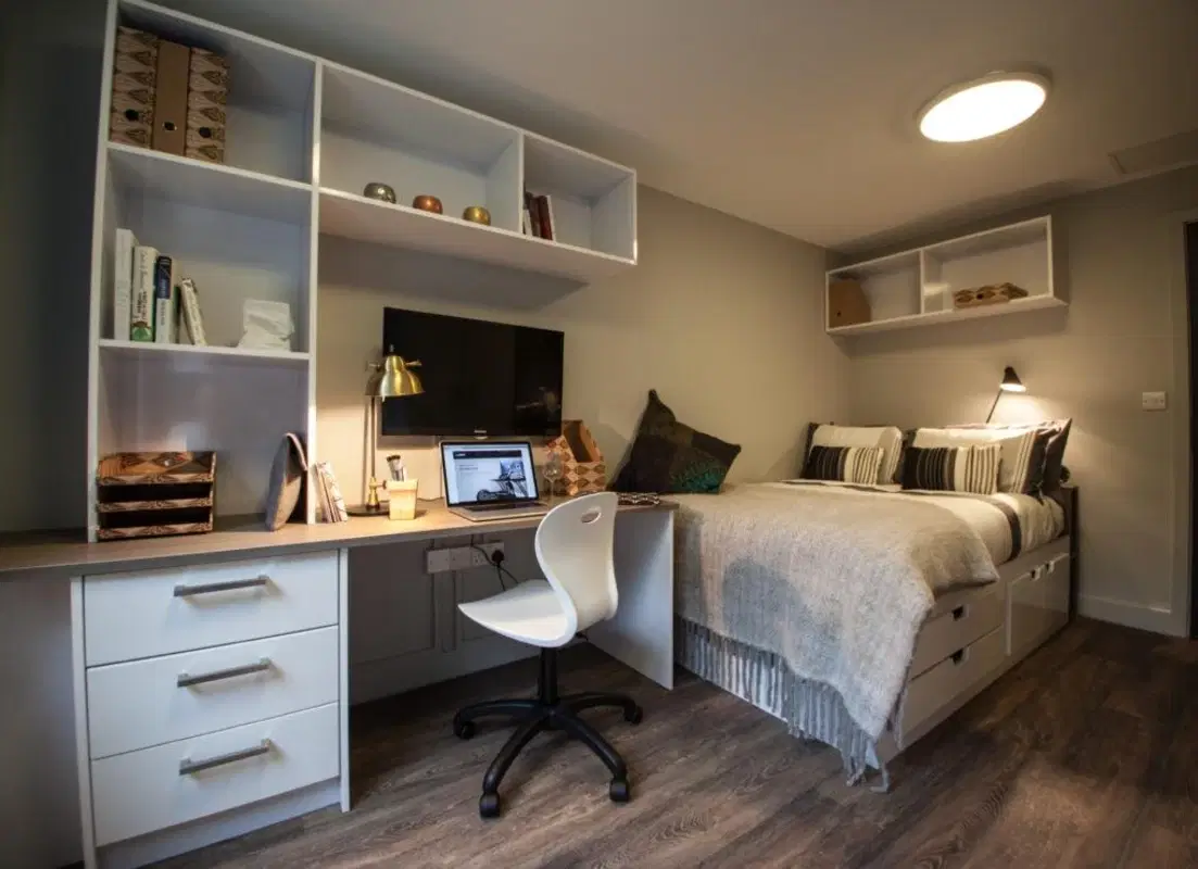 Halsmere Studios, London – Compact Studio Plus