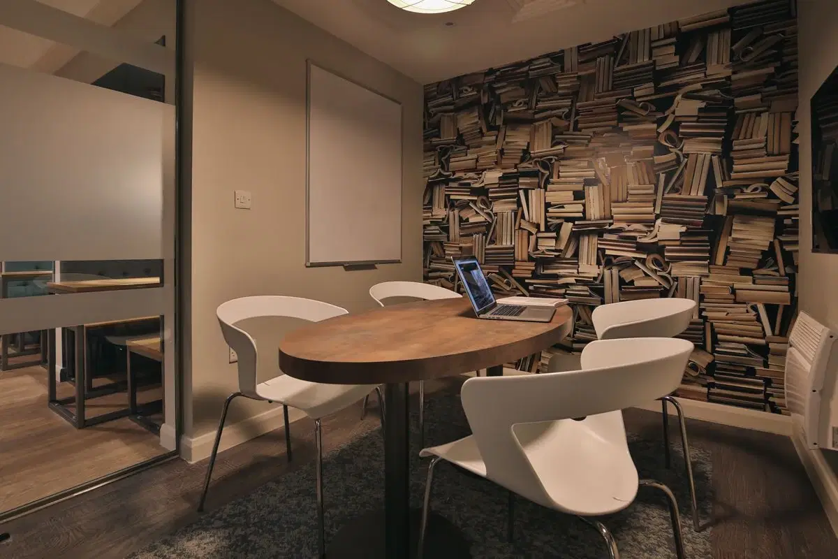 College Green, Bristol – Amenities