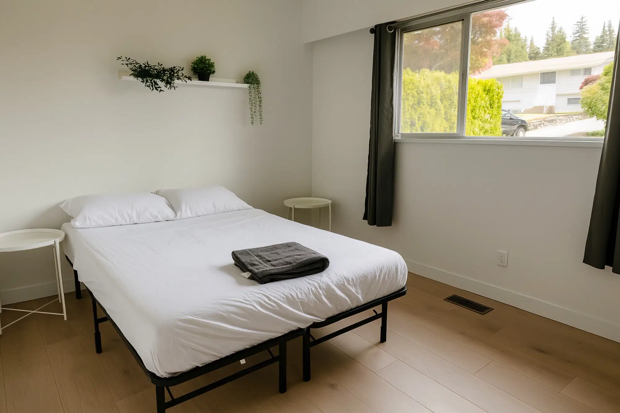 1177 15th St East, Vancouver – Room in a 1 Bed 1 Bath | Tourmaline Room
