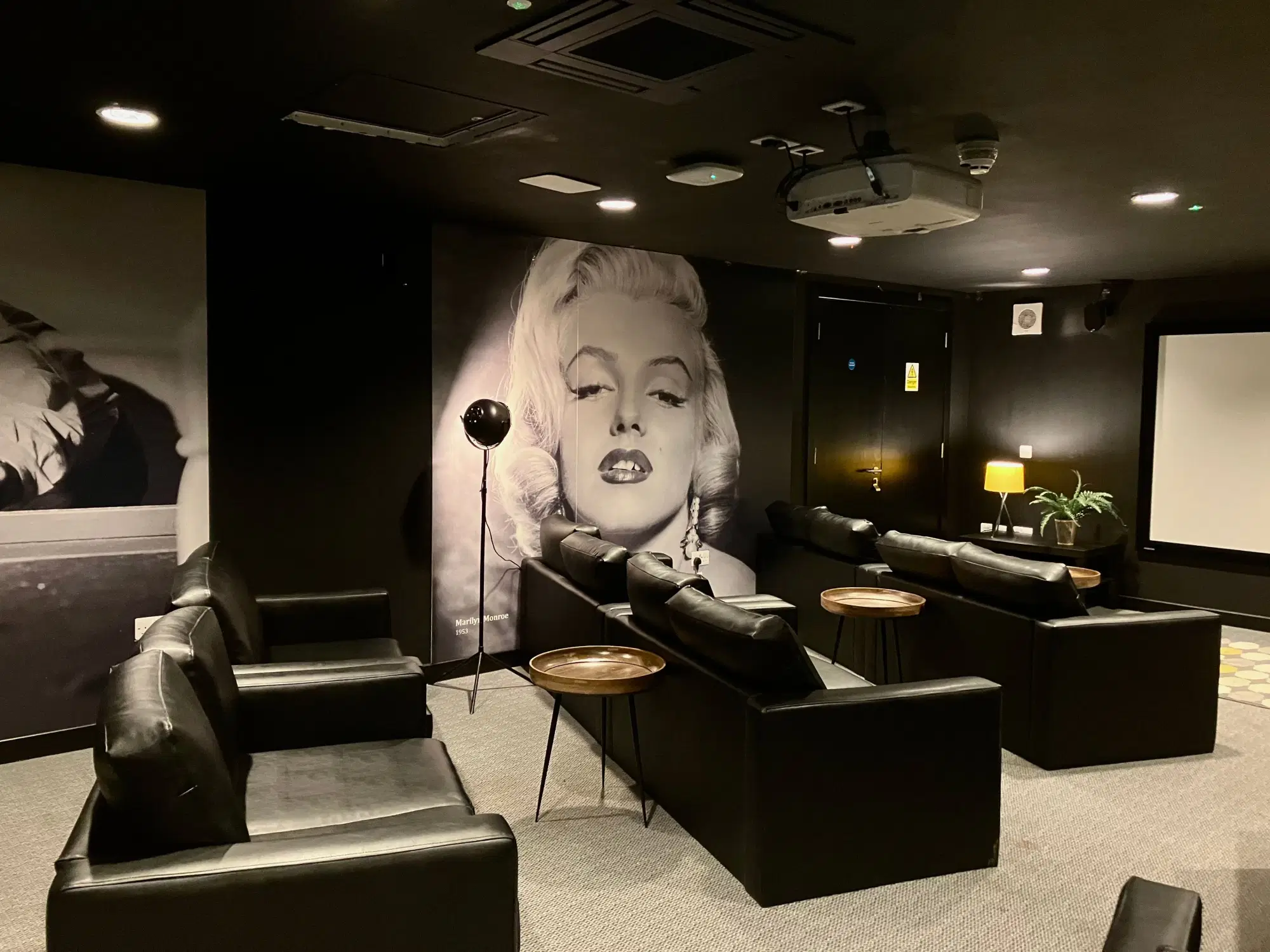 Willowbank, Glasgow – Amenities
