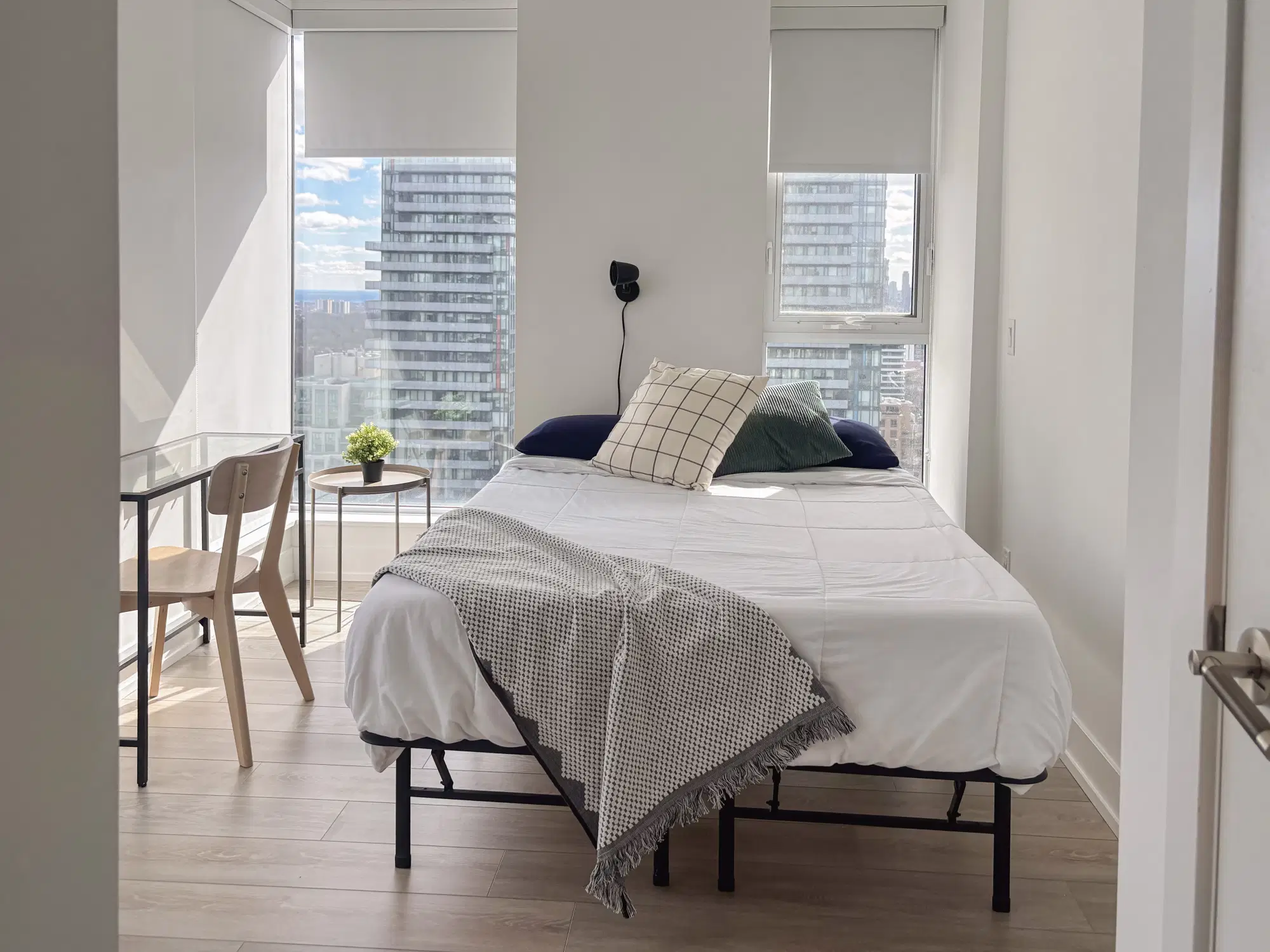 200 Redpath Ave, Toronto – Unit 2602 Master Room (1 Bed 1 bath)