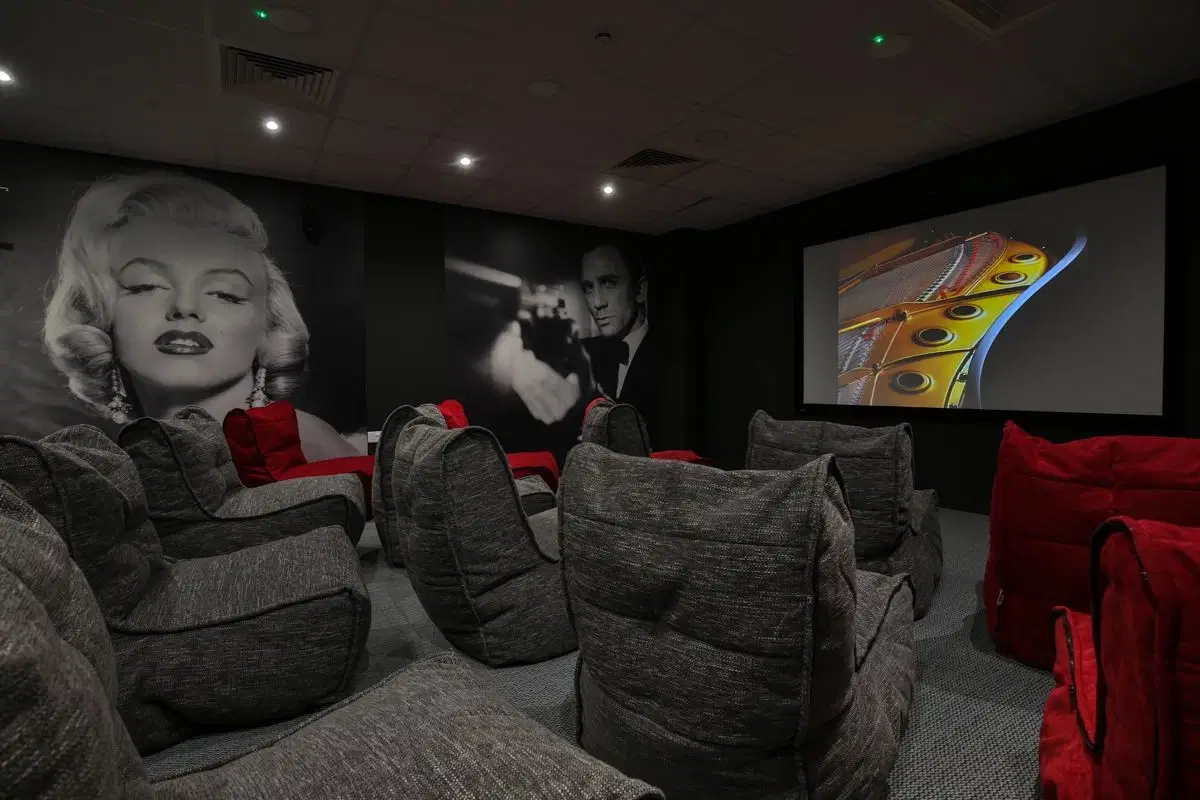 Oldgate House, Huddersfield – Amenities