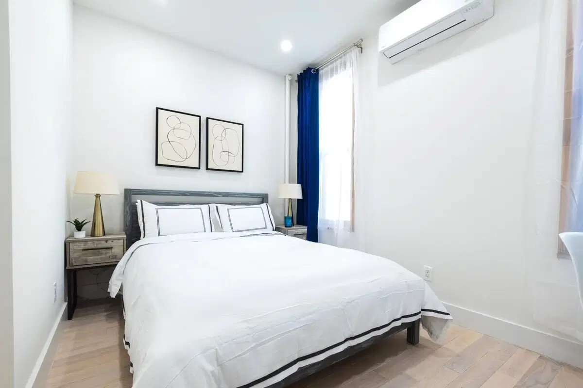 Urban 317, New York – #317-3D: Room in 1 Bedroom and 1 Bathroom