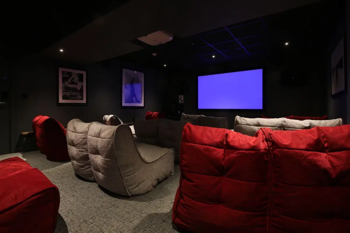 Victoria Point, Manchester – Amenities