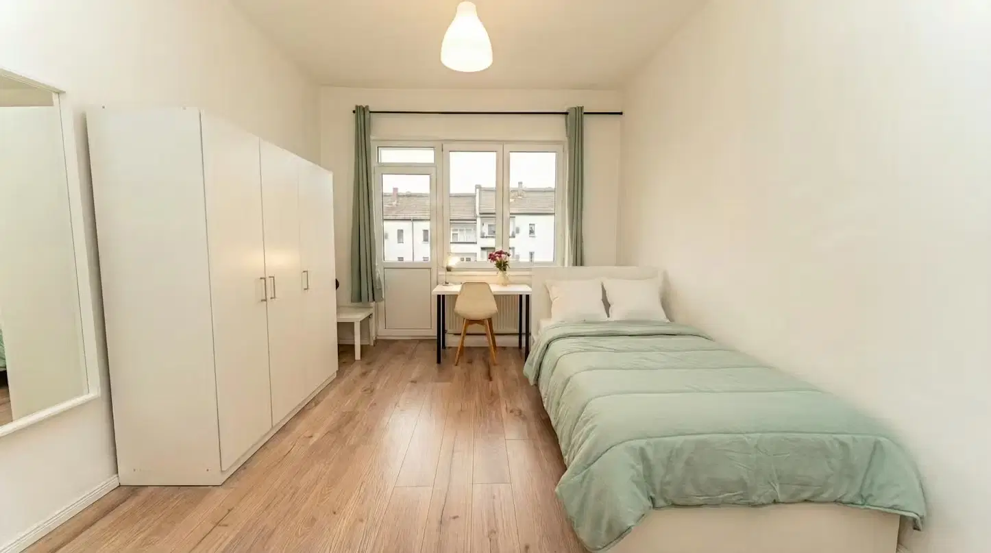 RM Treseburger Ufer 44, Berlin – Room In 3 Bed 1 Bath (#T44.31.1.)