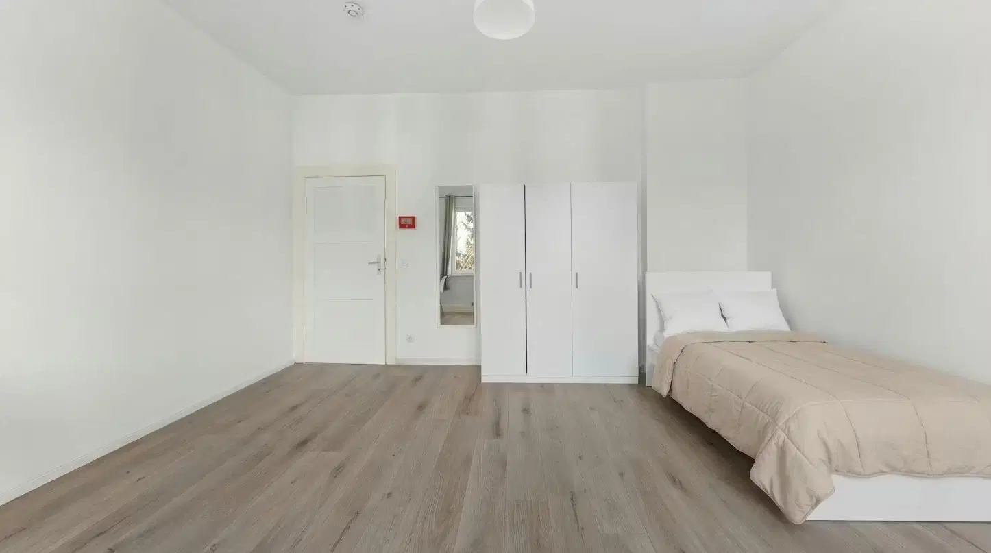 RM Treseburger Ufer 44, Berlin – Room In 3 Bed 1 Bath (#T44.31.2.)