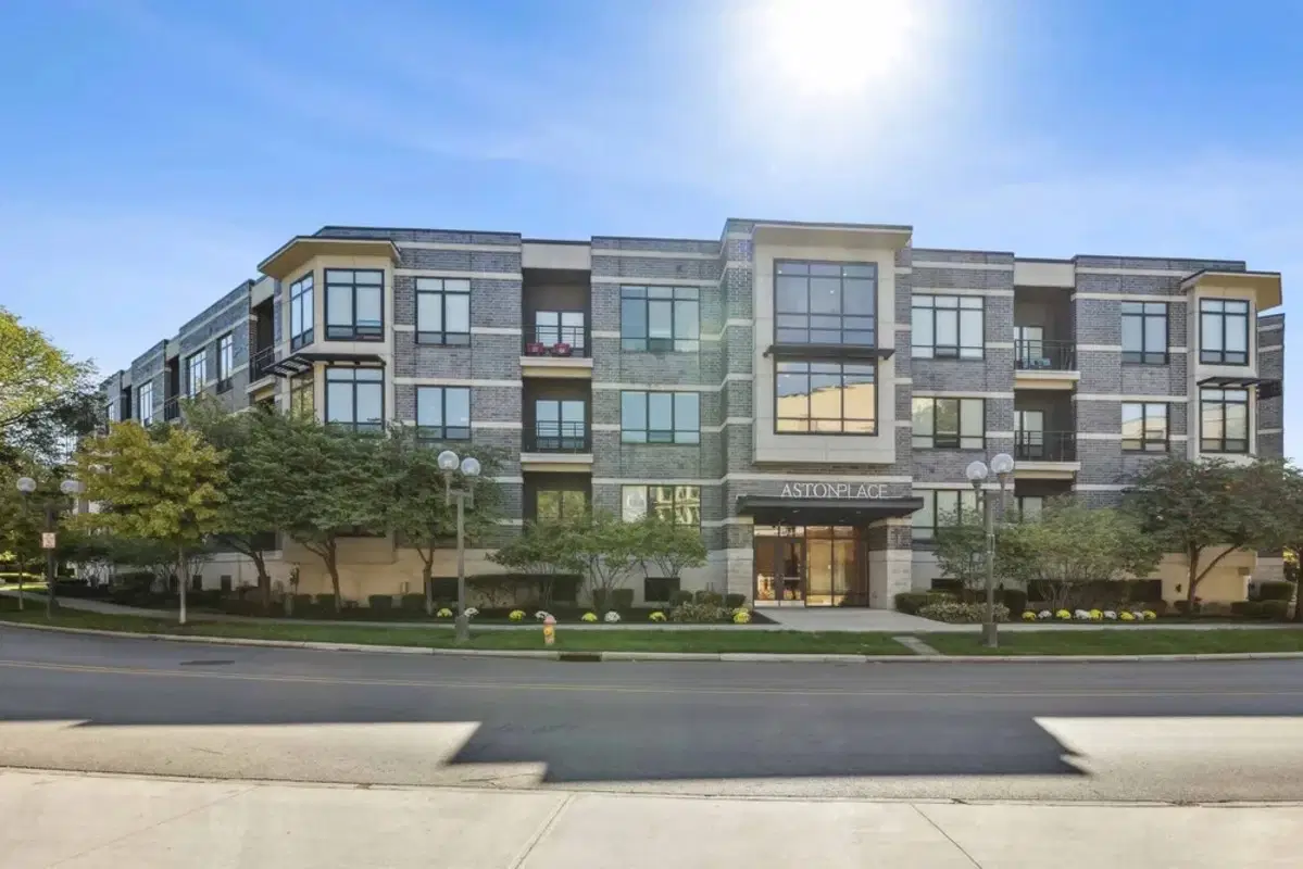 Aston Place, Columbus – Exterior