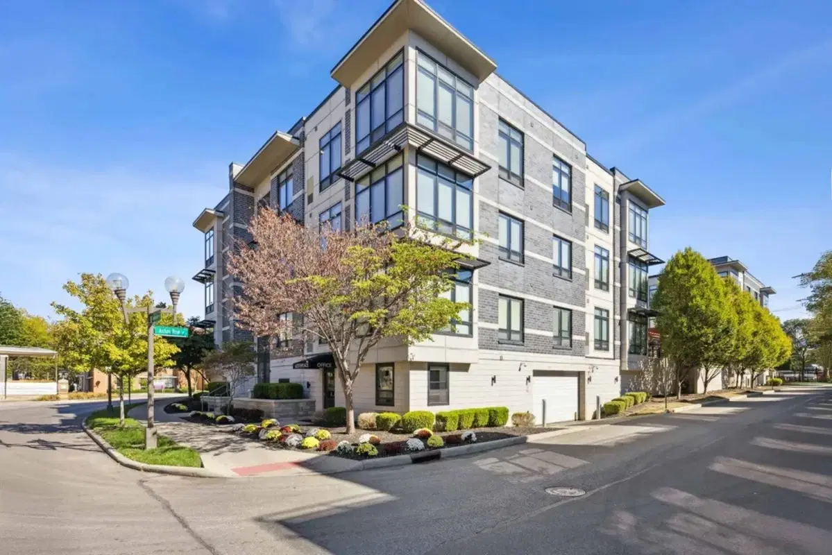 Aston Place, Columbus – Exterior