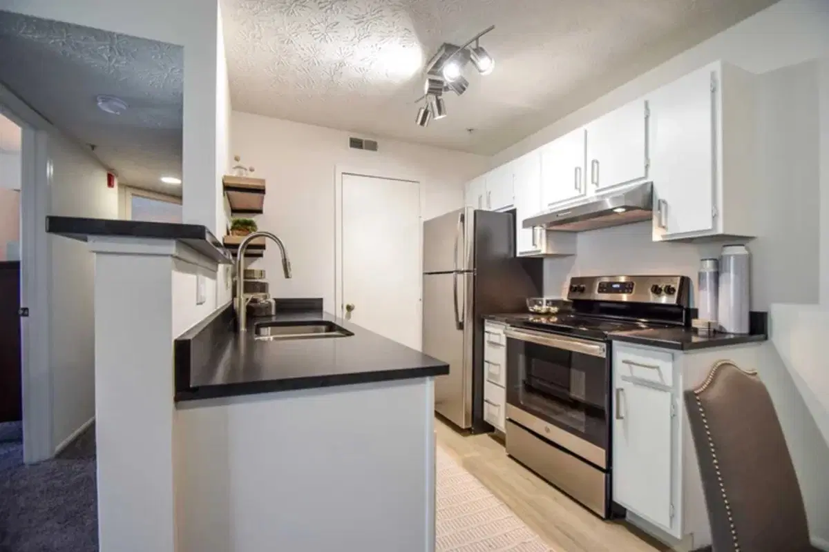 Enclave at Albany Park, Westerville – Kitchen