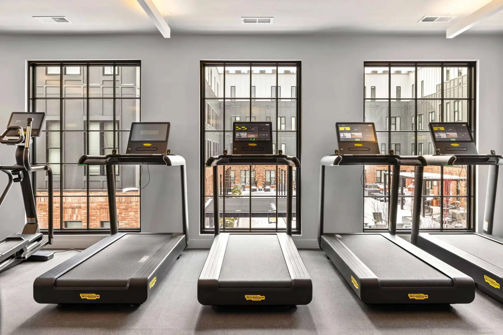 Jaeger Square, Columbus – Amenities