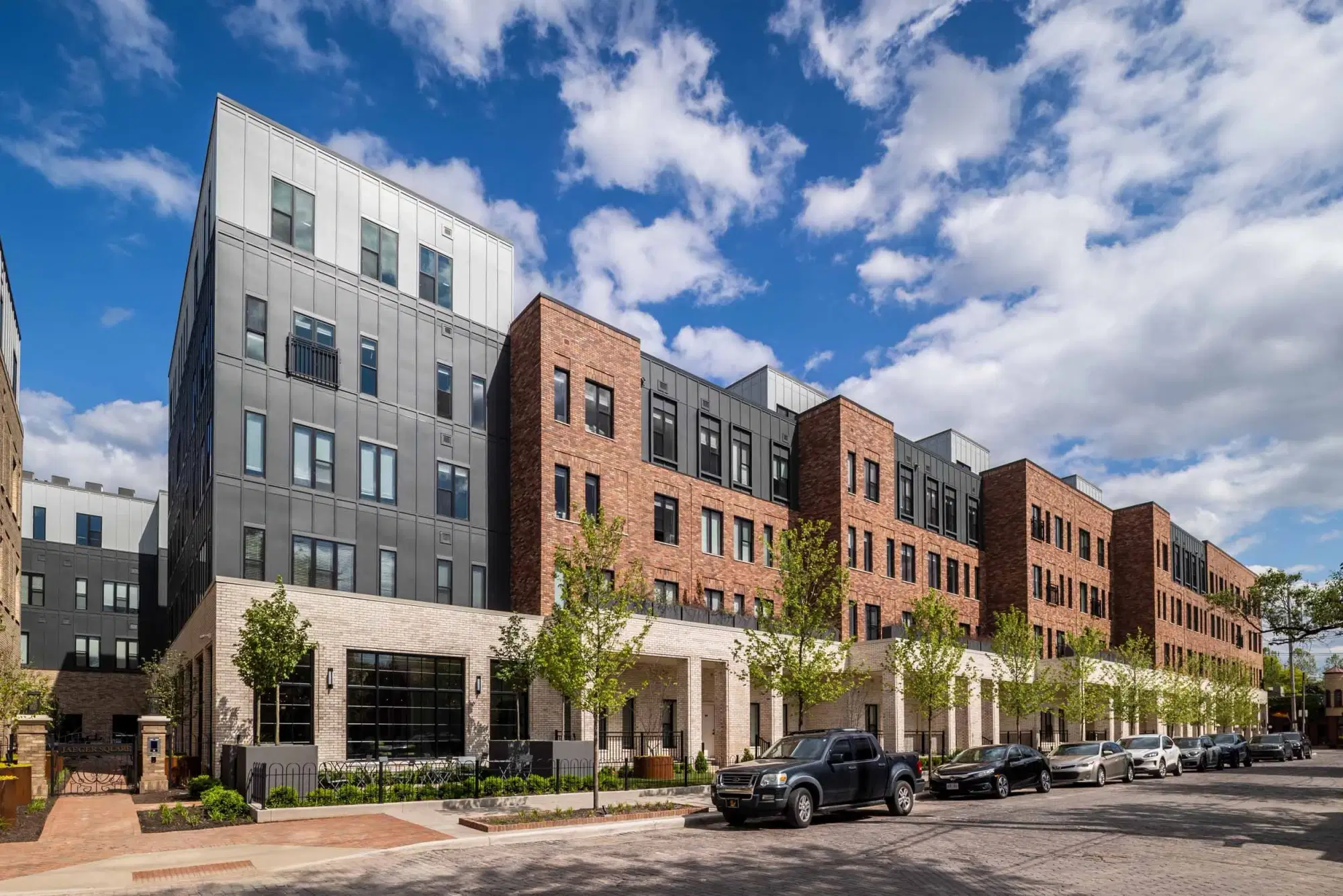 Jaeger Square, Columbus – Exterior