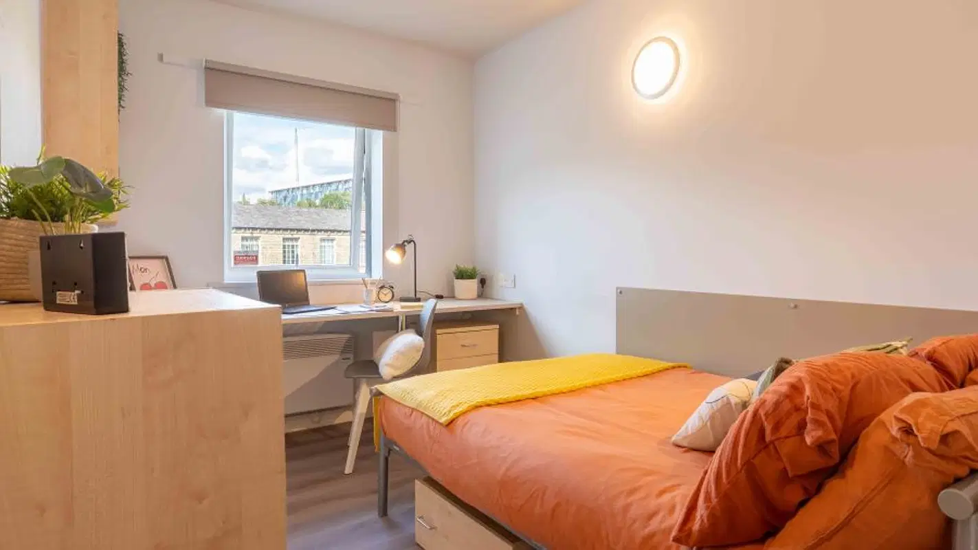 iQ Aspley House, Huddersfield – Copper En Suite Plus