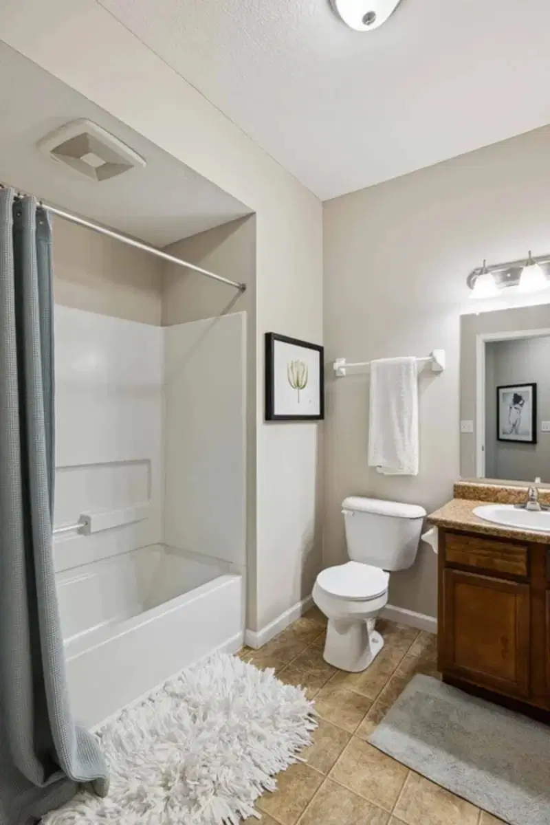 Residences at Central Park, Gahanna – Bathroom