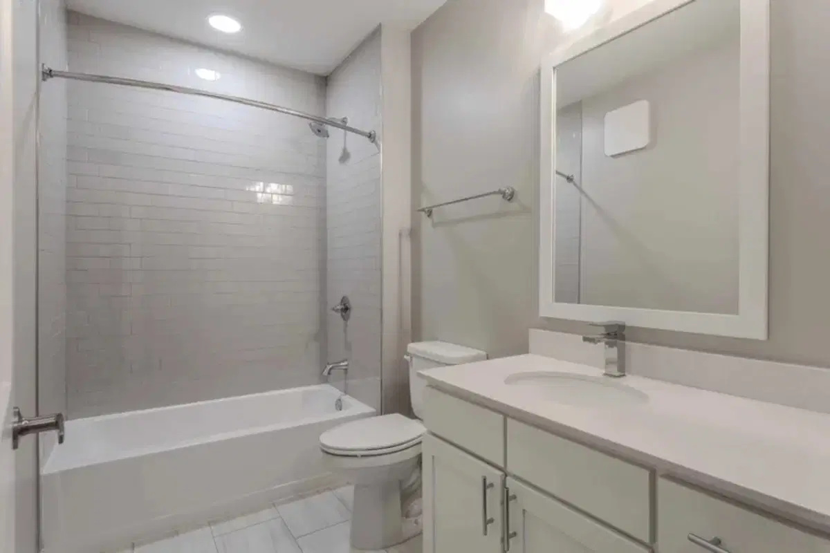 The Residences At The Sutton, Columbus – Bathroom