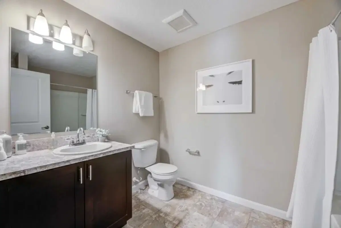 The Stratton, Columbus – Bathroom