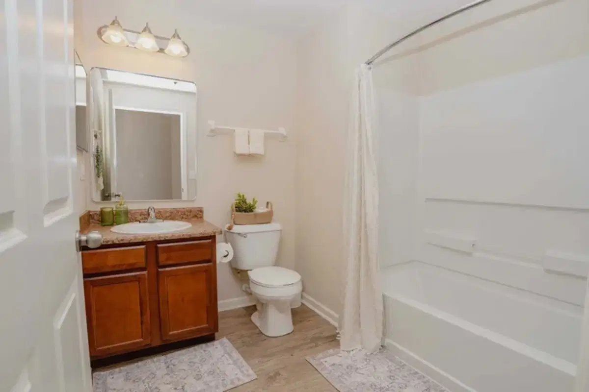 Woods at Perry Lane, Westerville – Bathroom