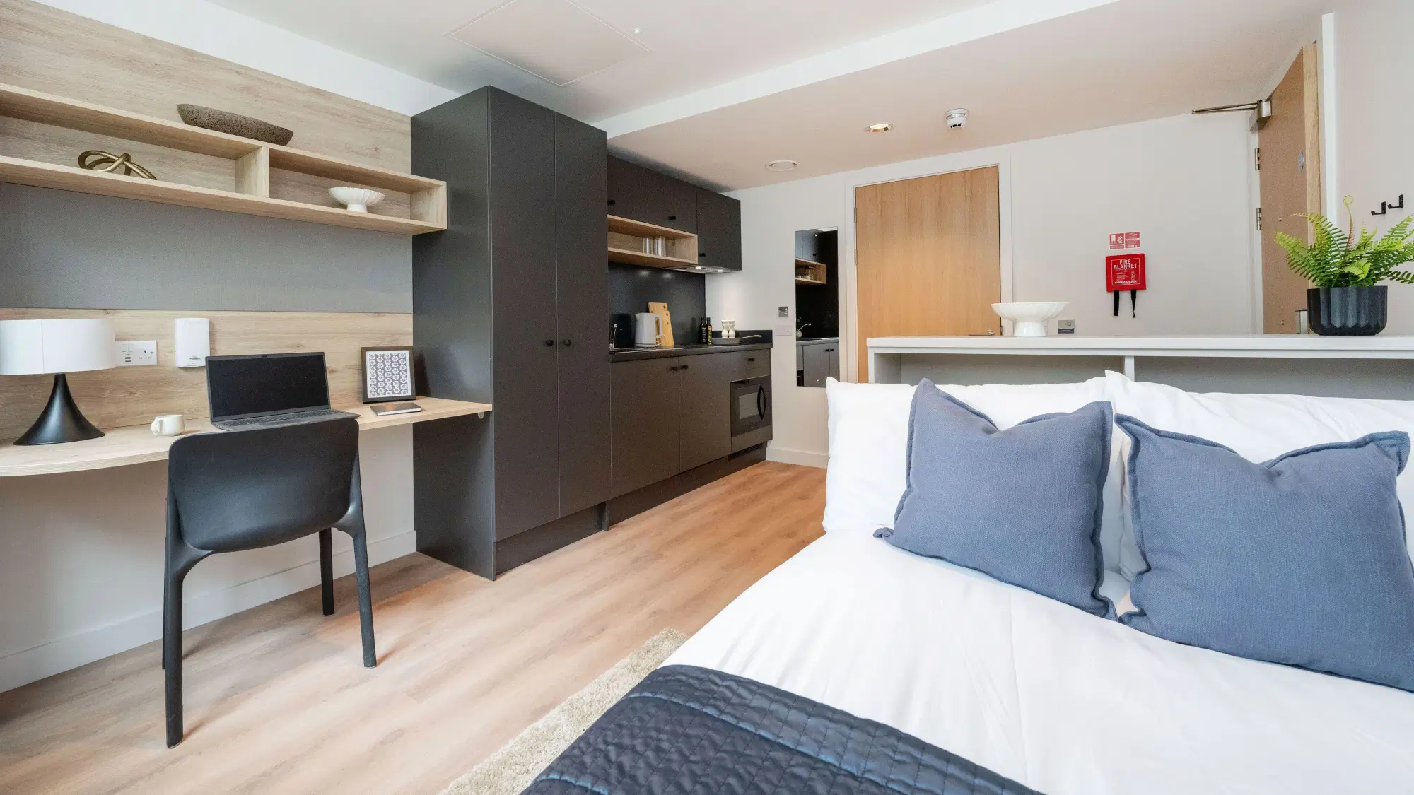 Straits Place, Edinburgh – Large Classic Studio