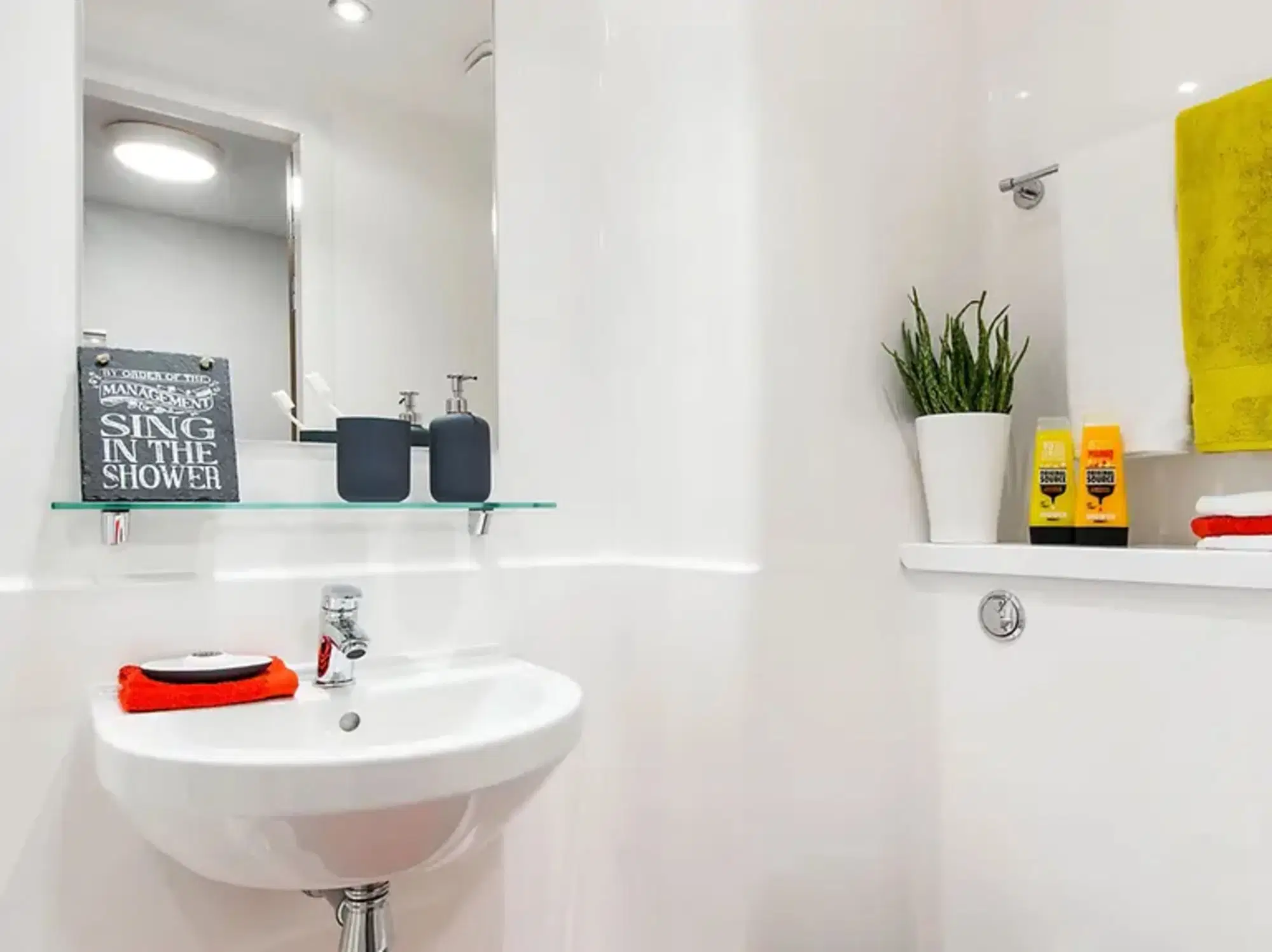 Yugo Arofan House, Cardiff – Classic En Suite