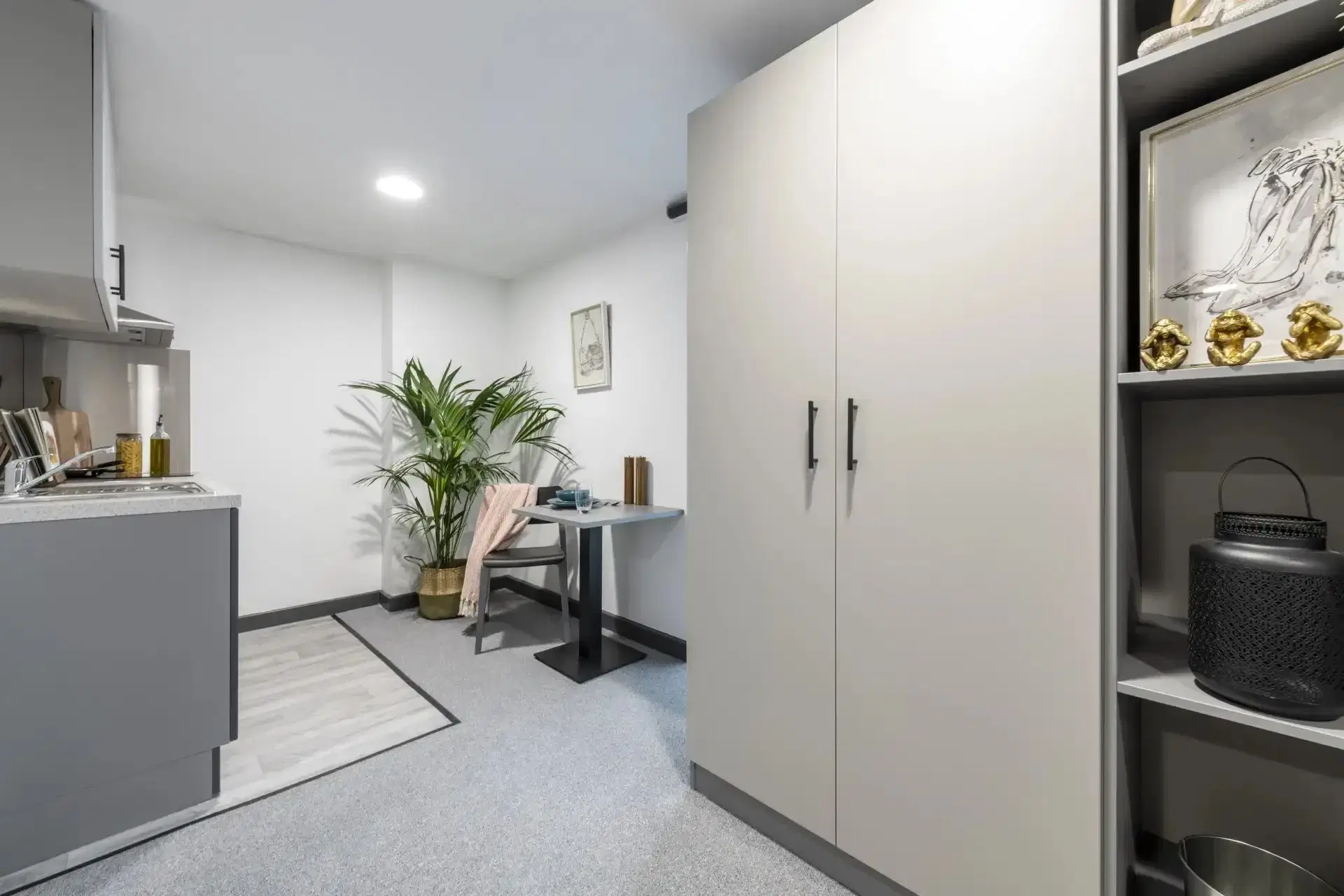 Compass, Birmingham – Silver Studio – High Floor
