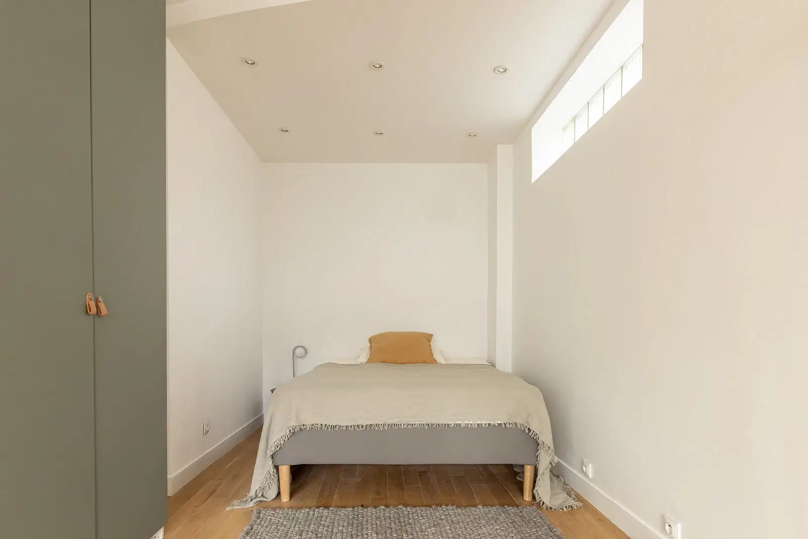 A-CLV 75007, Paris – Brassens Room 3
