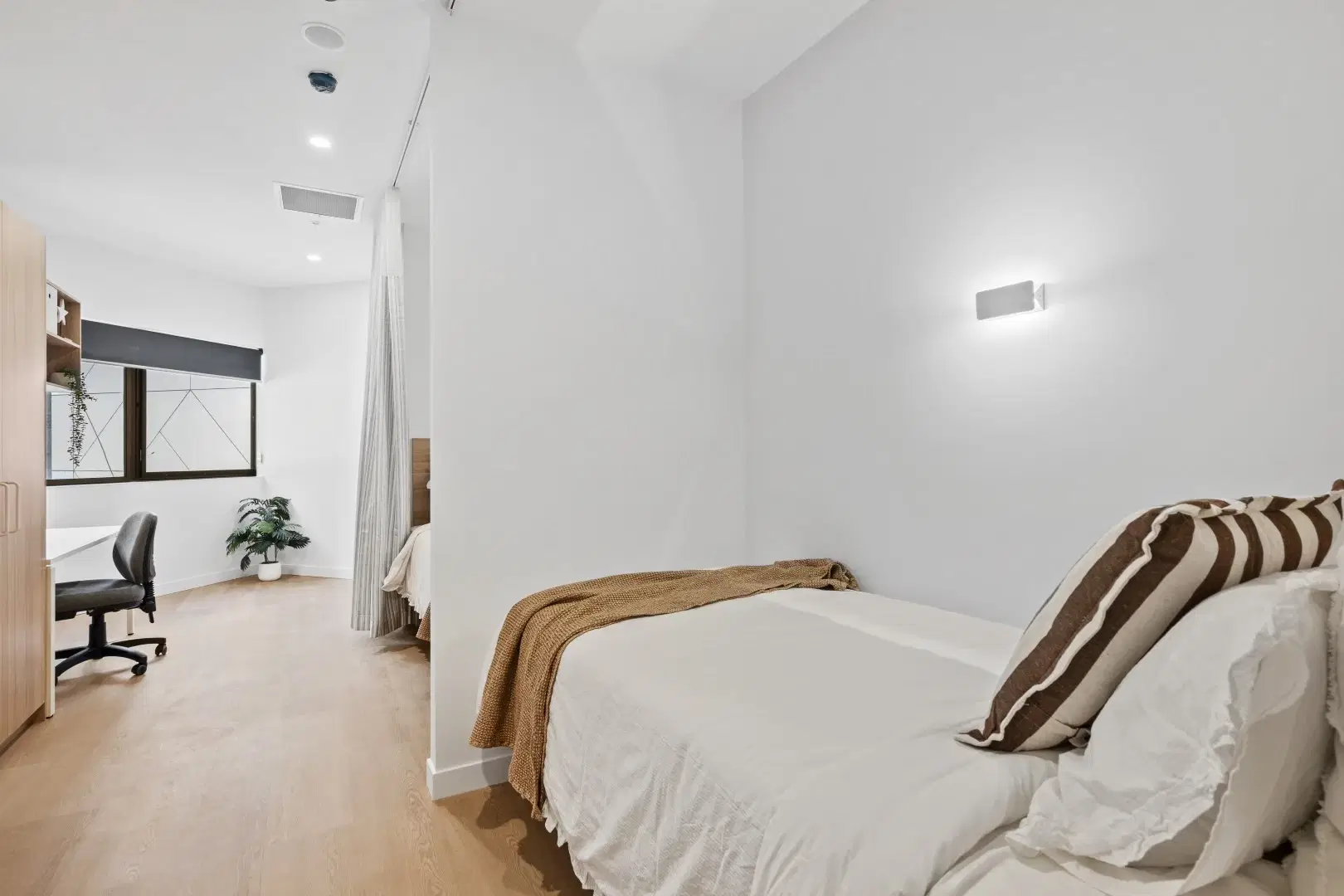 UniLodge Brisbane City, Brisbane – Twin Share Deluxe Corner
