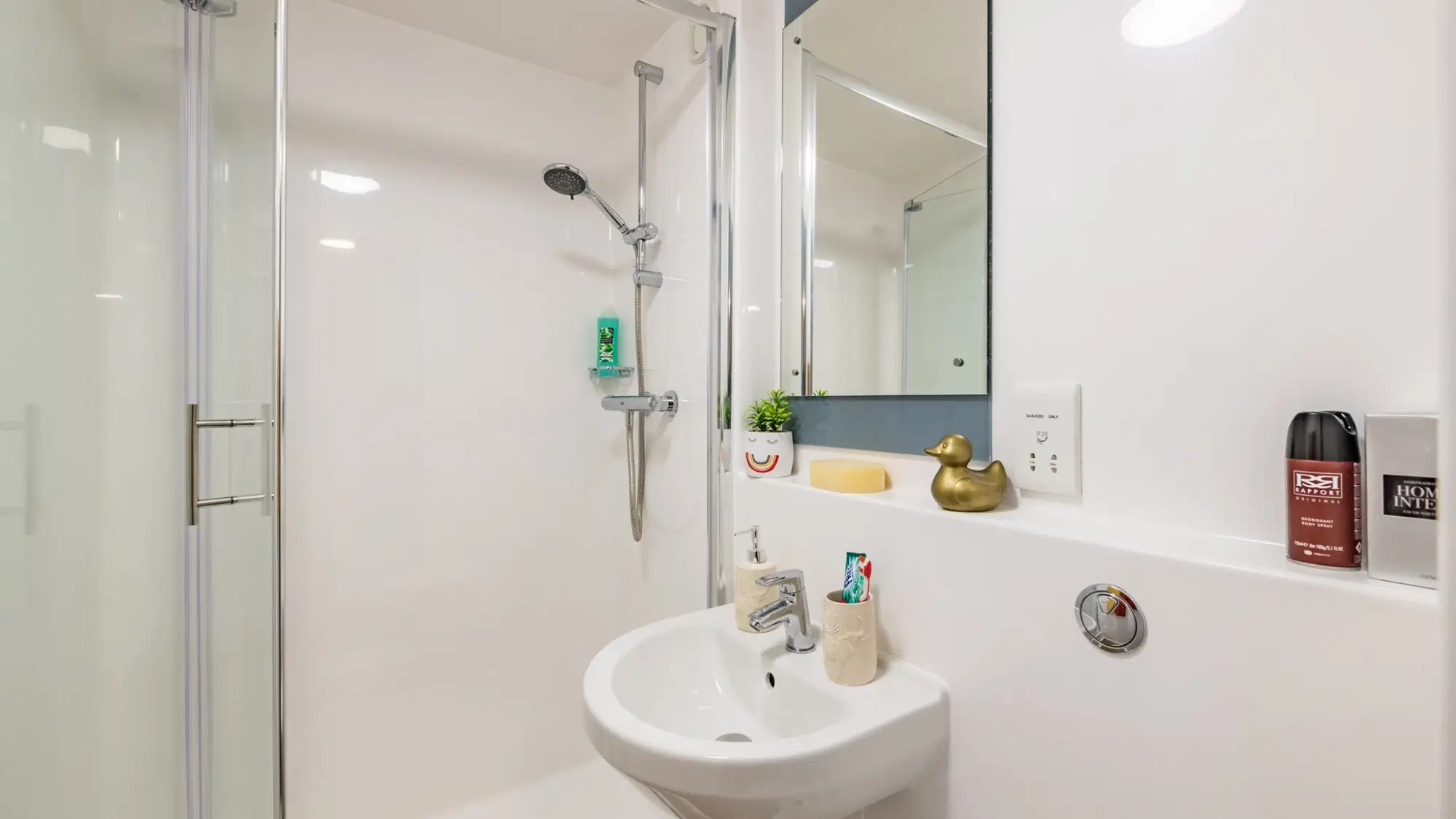 Oak House, Leeds – Bathroom