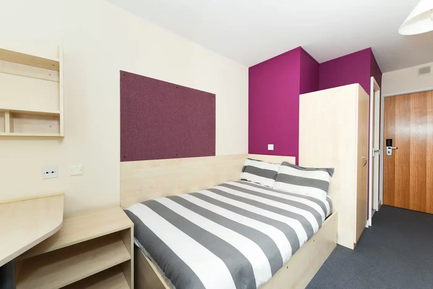 Corfe House, Bournemouth – Ensuite Standard