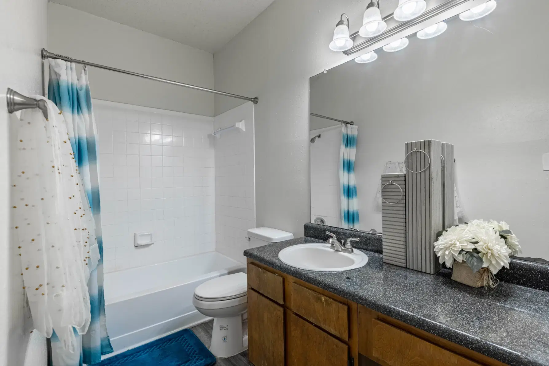 Westfield, San Marcos – Bathroom