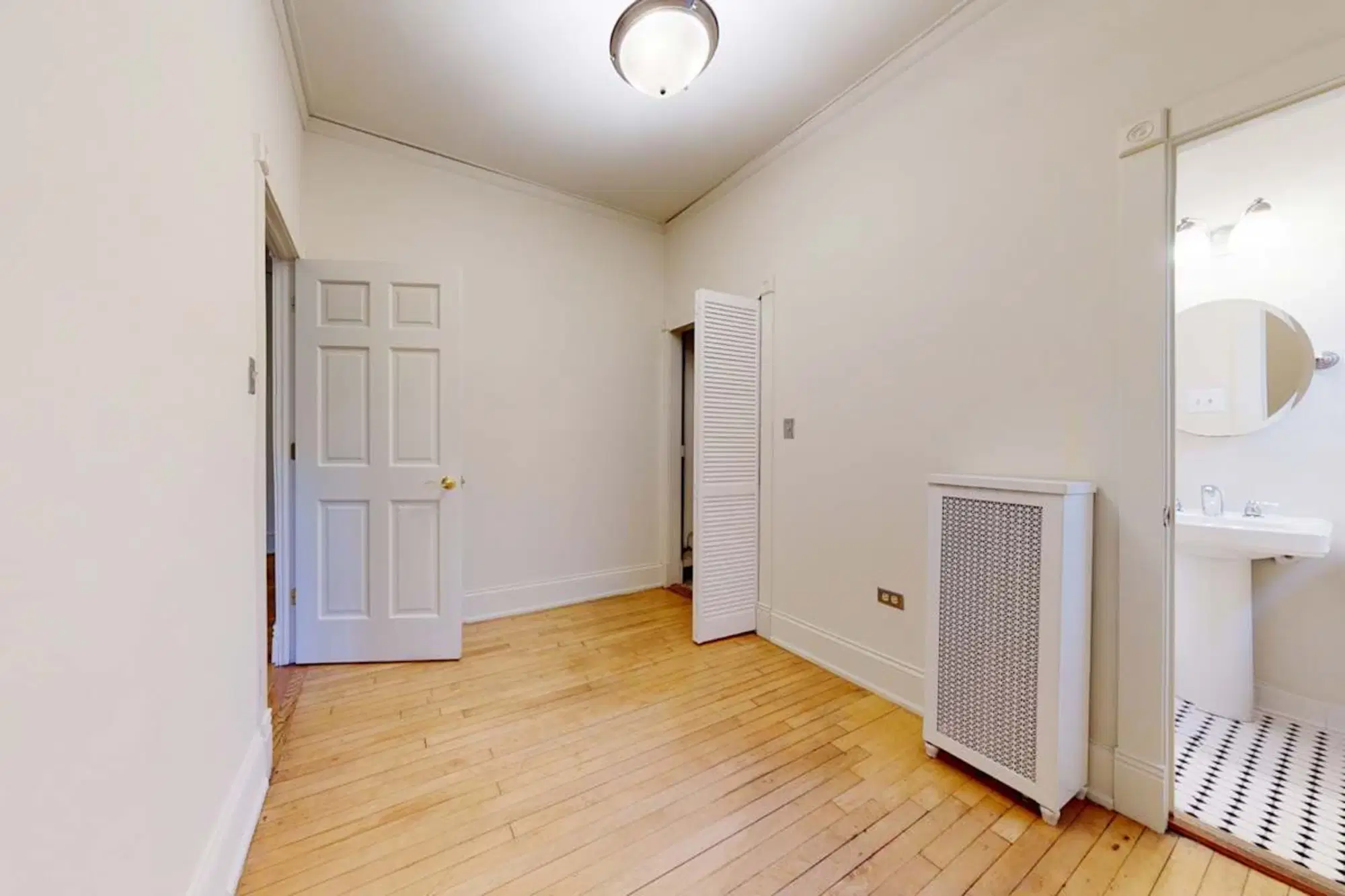 1413-15 E. 57th St, Chicago – Room