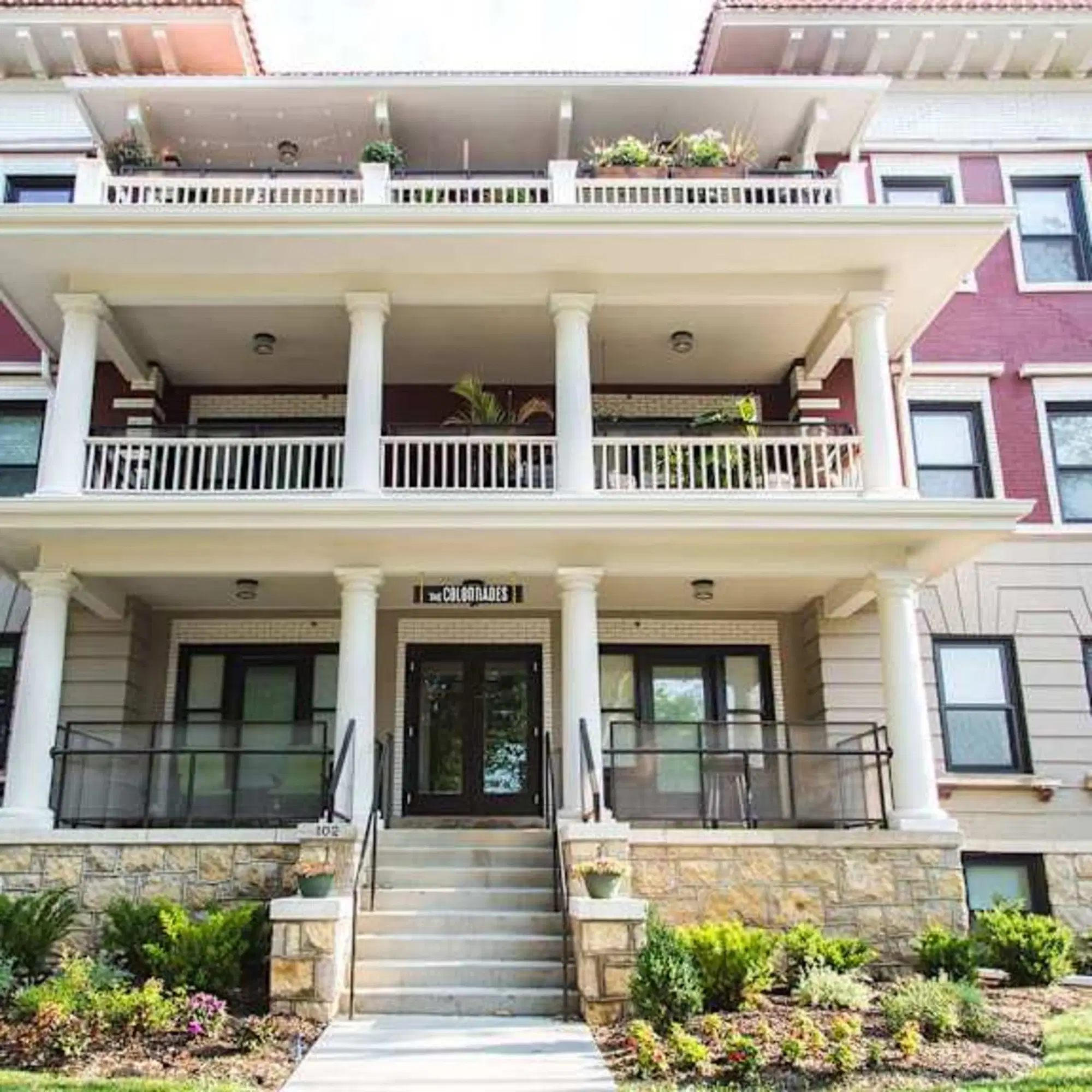 The Colonnades, Kansas City – Exterior