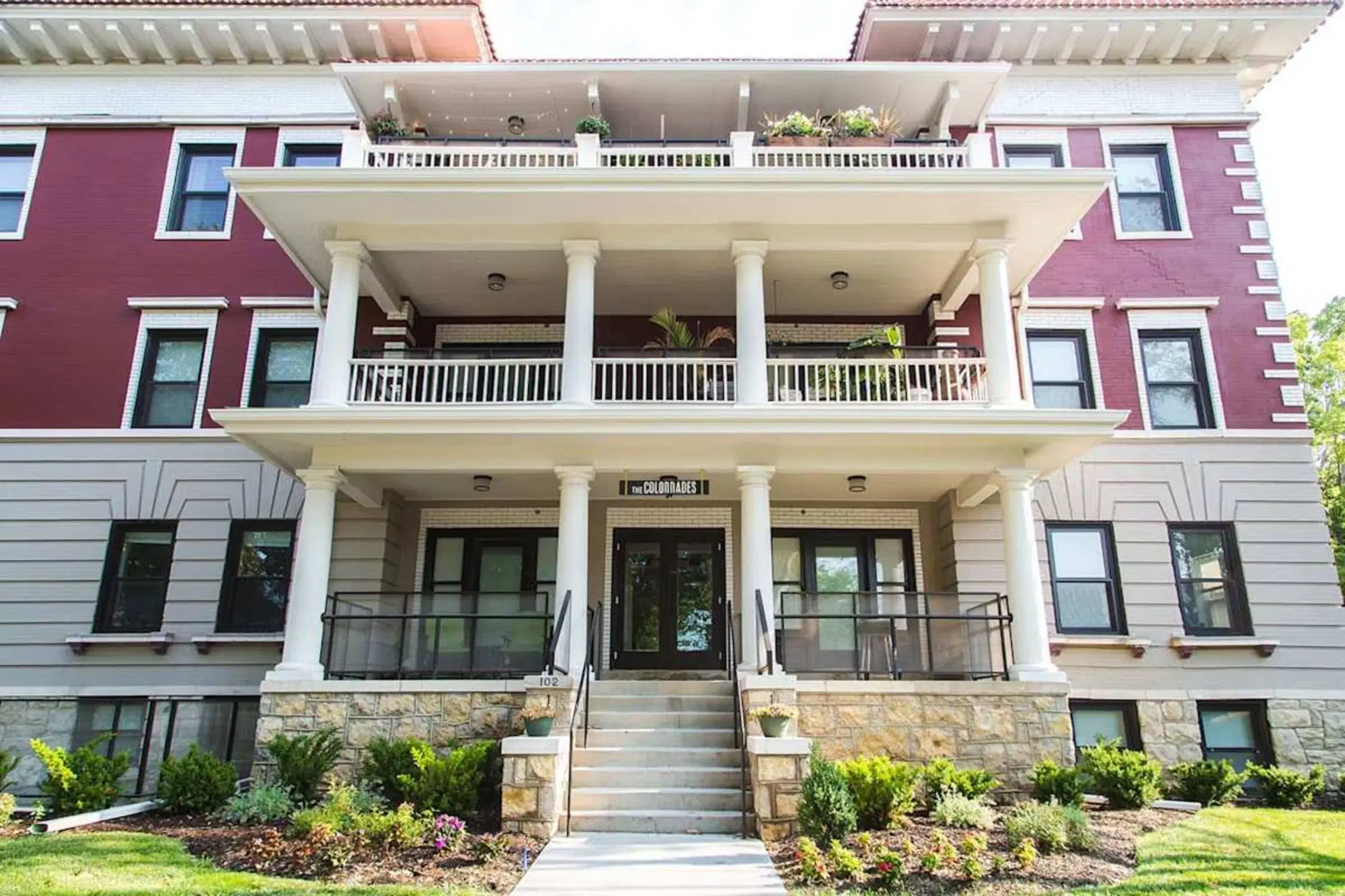 The Colonnades, Kansas City – Exterior