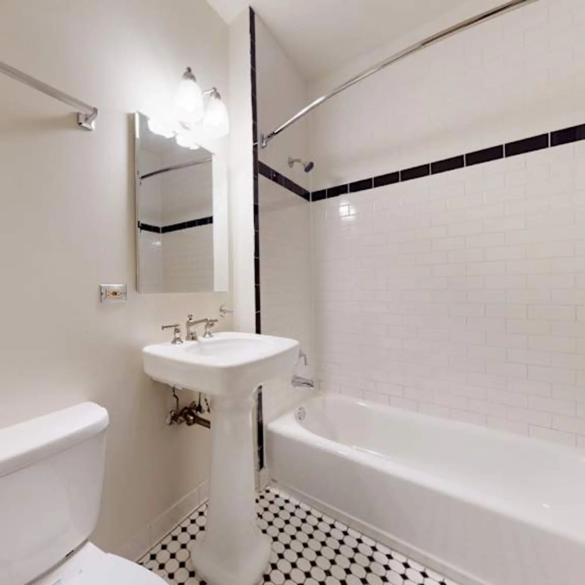 1413-15 E. 57th St, Chicago – Studio