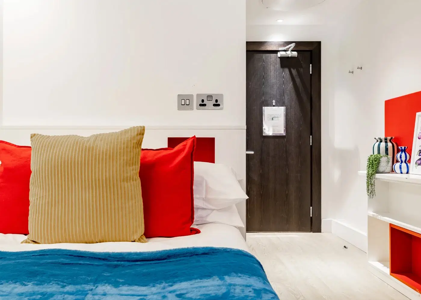 LST Spring Mews, London – Premium Ensuite Upper Level