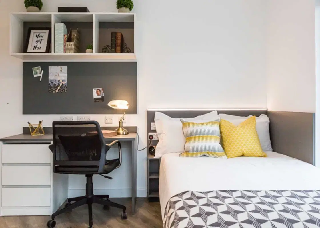 LST White City Residence, London – Silver Studio Street View Lower Level