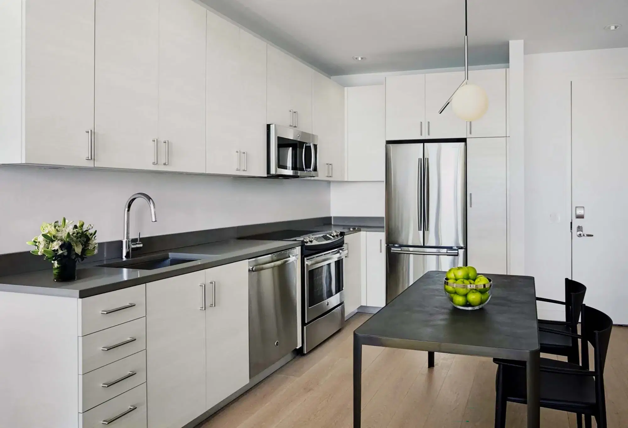 AKA University City, Philadelphia – 1 Bedroom 1 Bathroom | One Bedroom Deluxe with Furniture
