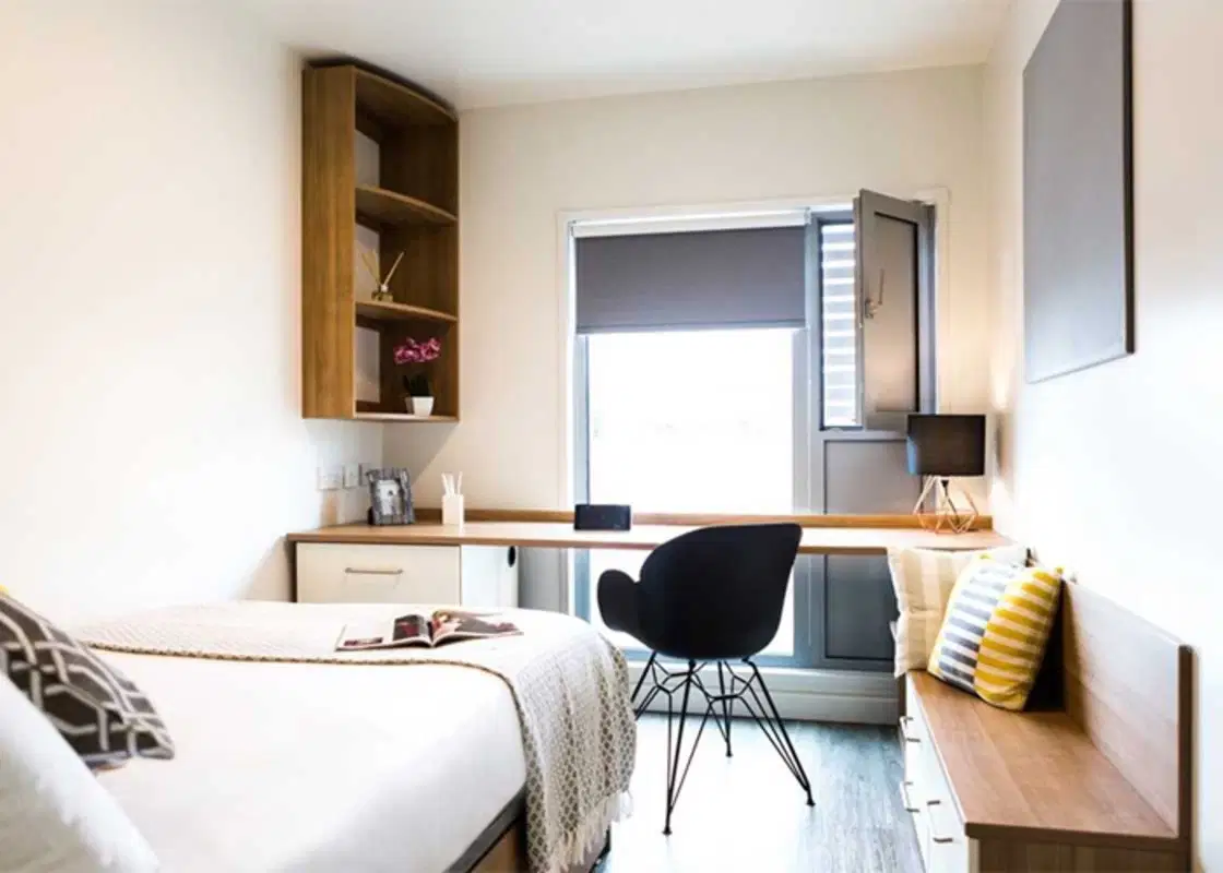 LST South Bank Residence, London – Silver Ensuite Landmark View Mid Level