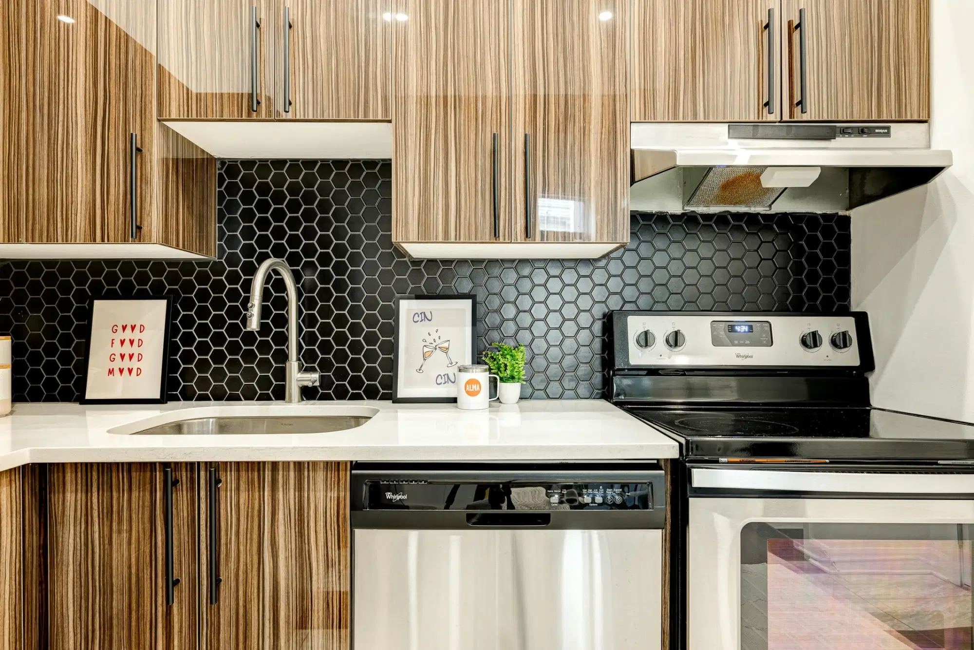 ALMA Quartier Latin, Montreal – Kitchen