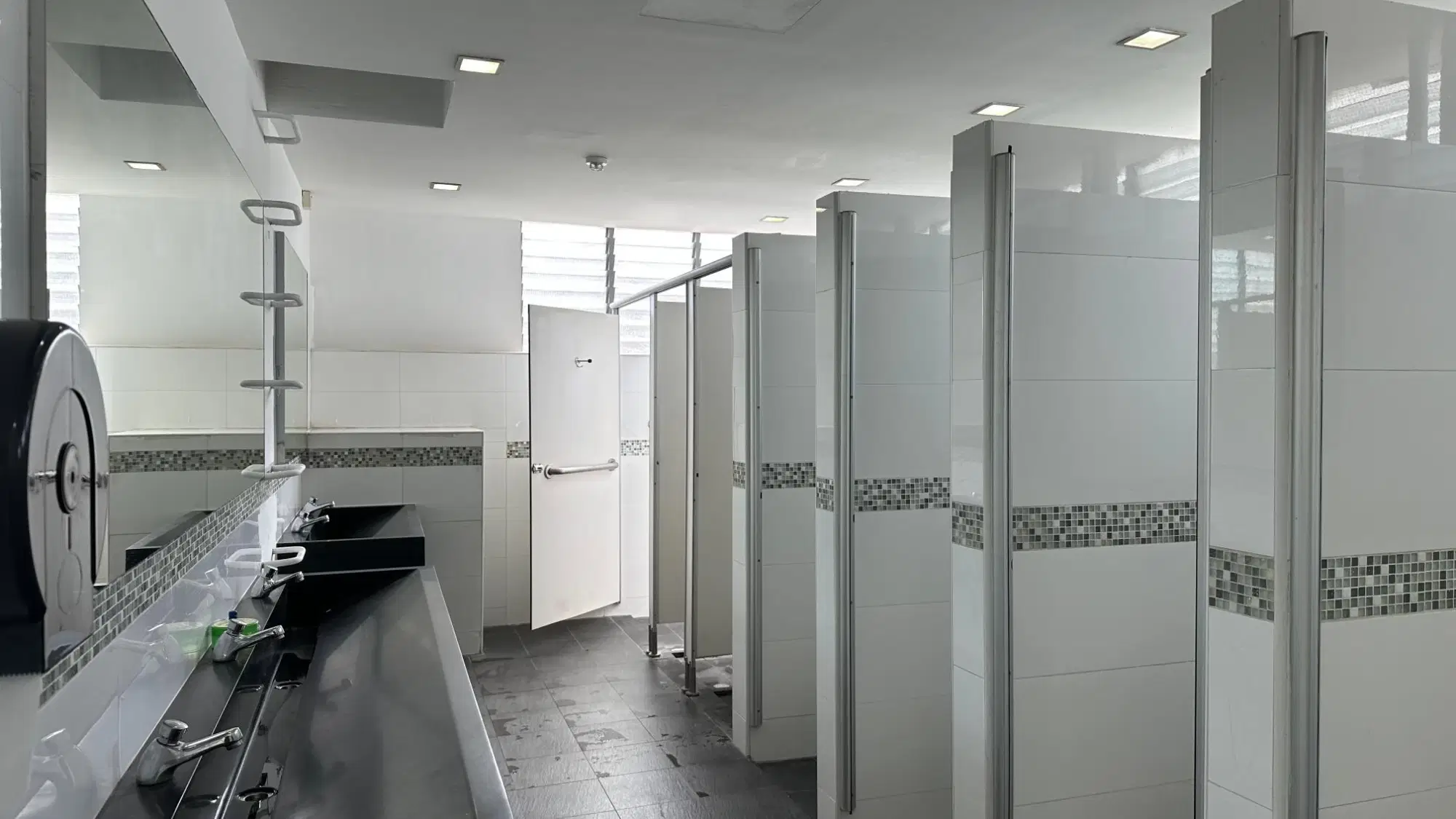 Commune on Henderson, Singapore – Bathroom