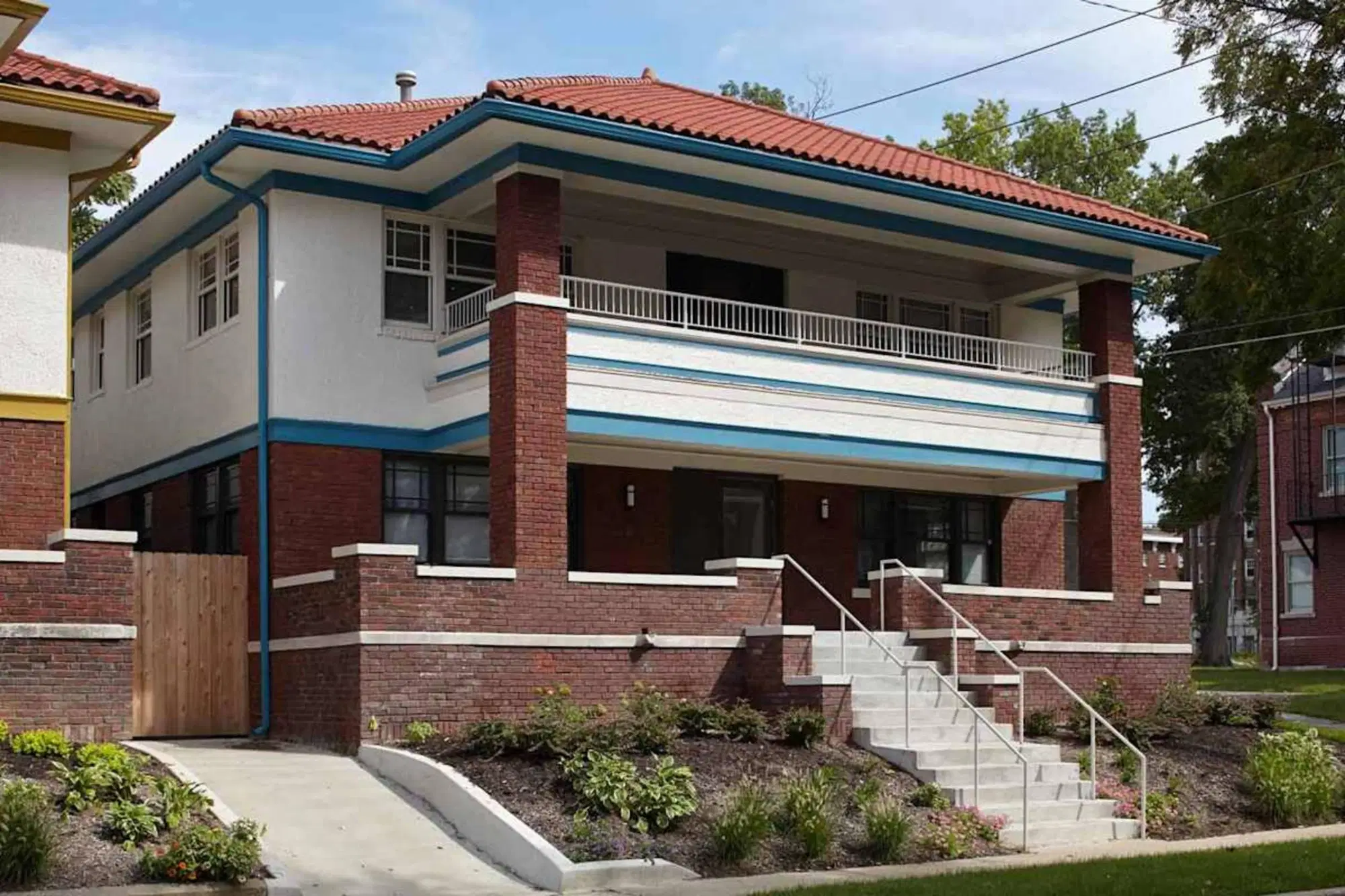 Cleopatra, Kansas City – Exterior