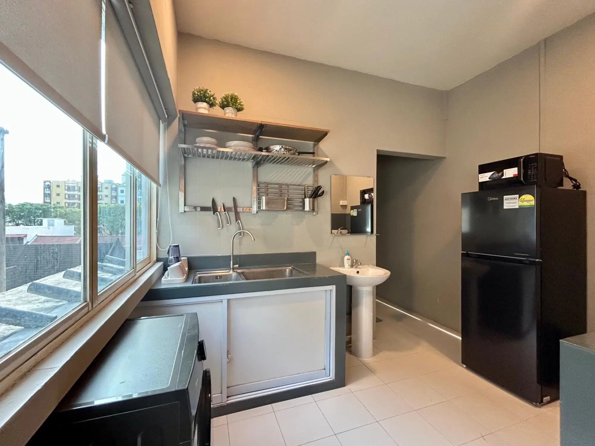Room in a 4 Bedroom Apartment, 21C Lor 13 Geylang, Singapore 388664 – Kitchen