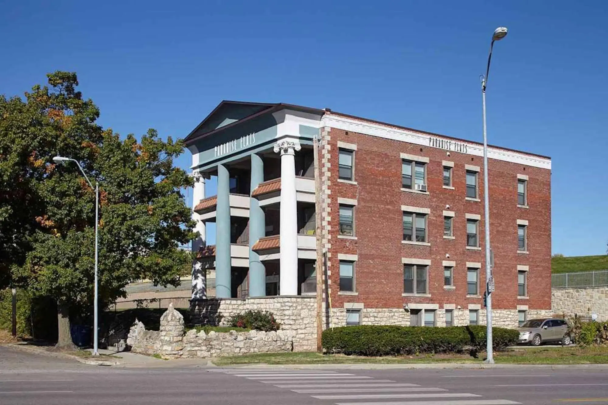 Paradise Flats, Kansas City – Exterior