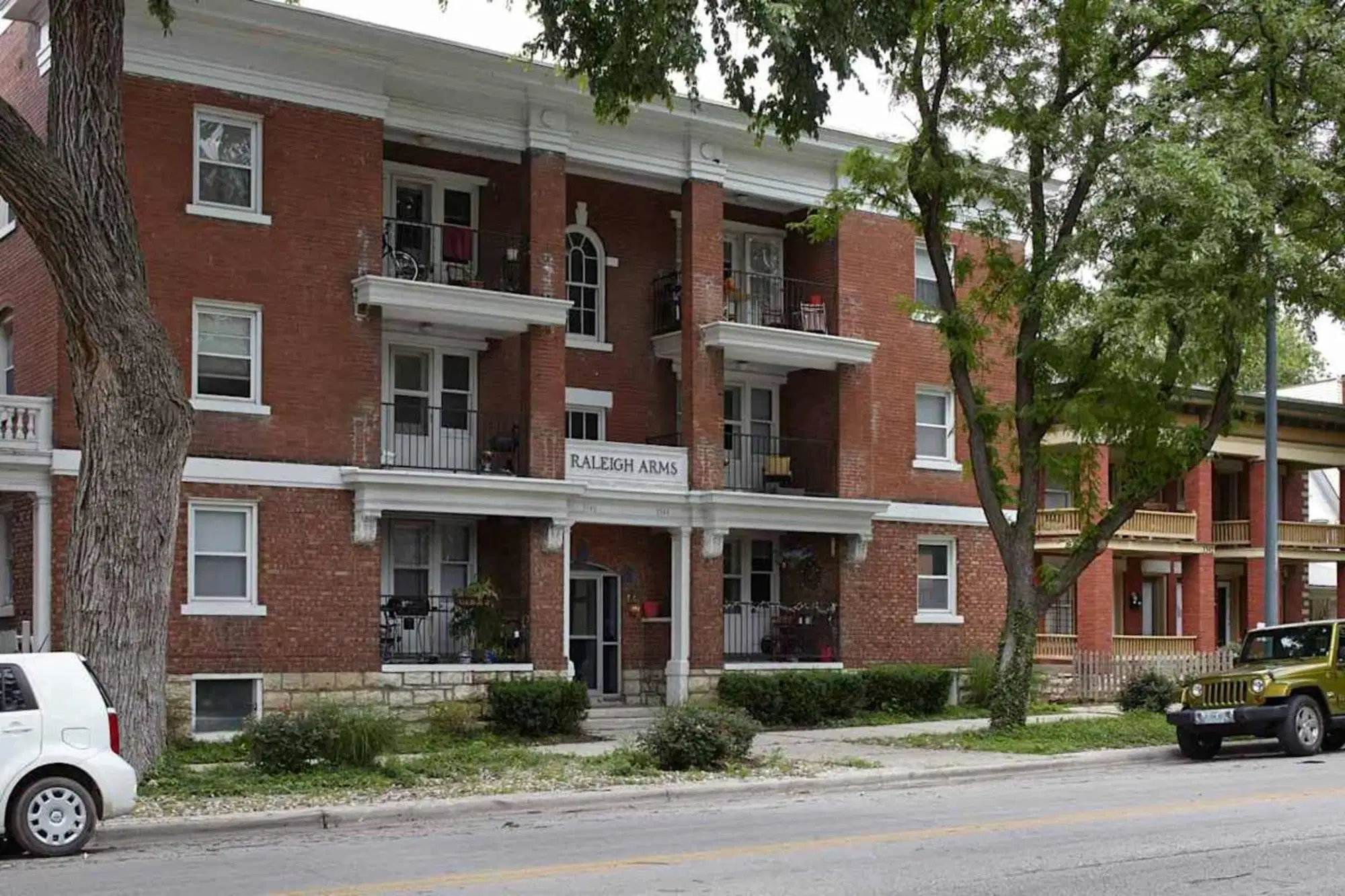 Raleigh Arms, Kansas City – Exterior