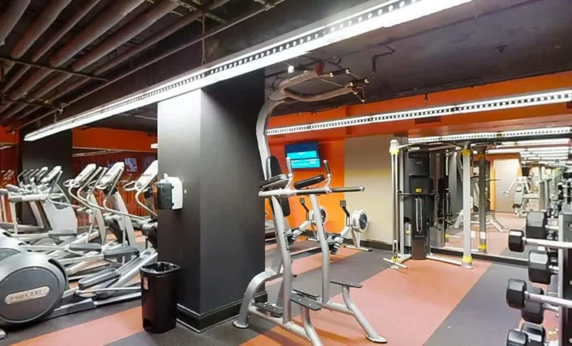 Coronado Lindell Tower East, St. Louis – Amenities