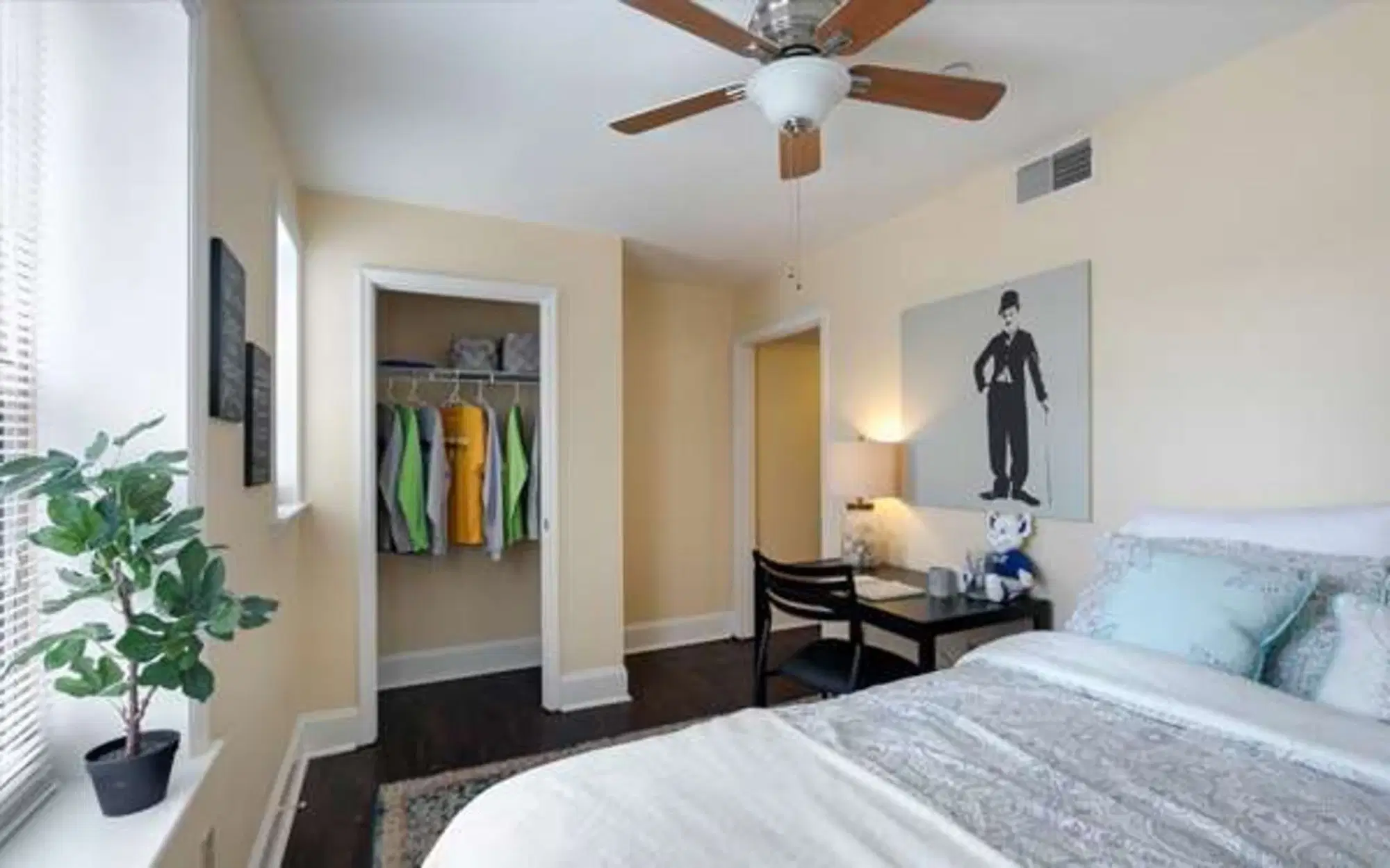 Coronado Lindell Tower East, St. Louis – 3 Bed 1 Bath