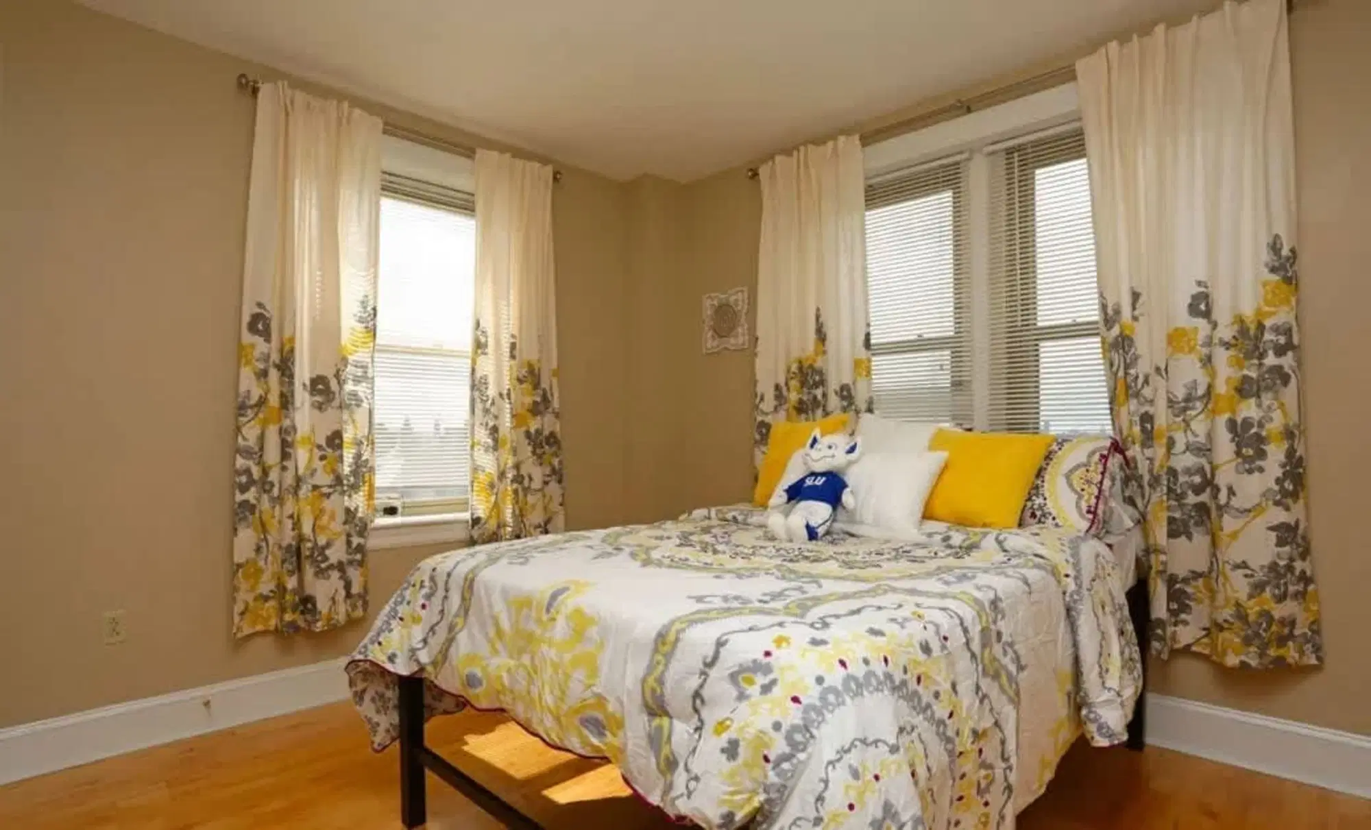 Coronado Lindell Tower East, St. Louis – 3 Bed 2 Bath