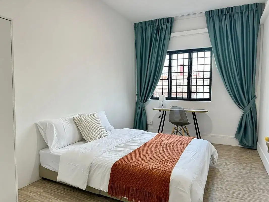 Room in a 4 Bedroom Apartment, 23B Lor 13 Geylang, Singapore 388666