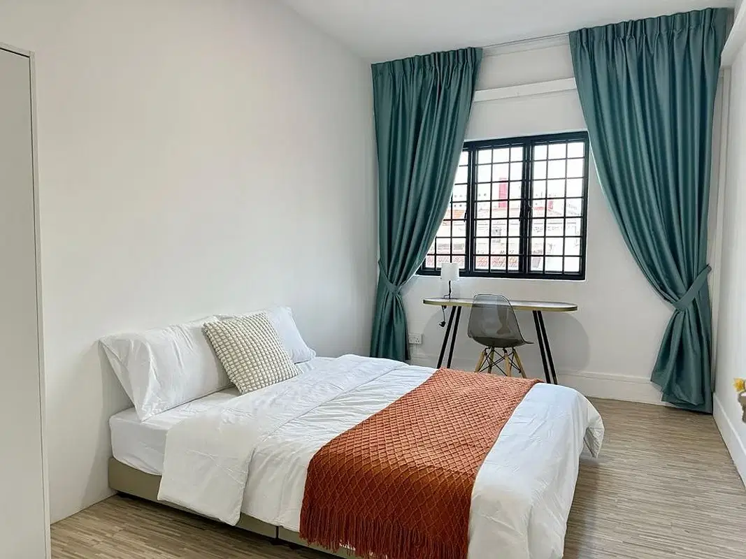 Room in a 4 Bedroom Apartment, 23B Lor 13 Geylang, Singapore 388666